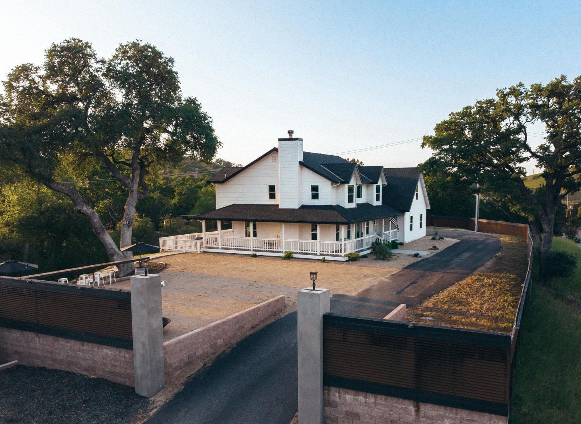 Wine Country Modern Farmhouse With Heated Pool, Hot Tub, Cybertruck Пасо Роблес Екстериор снимка