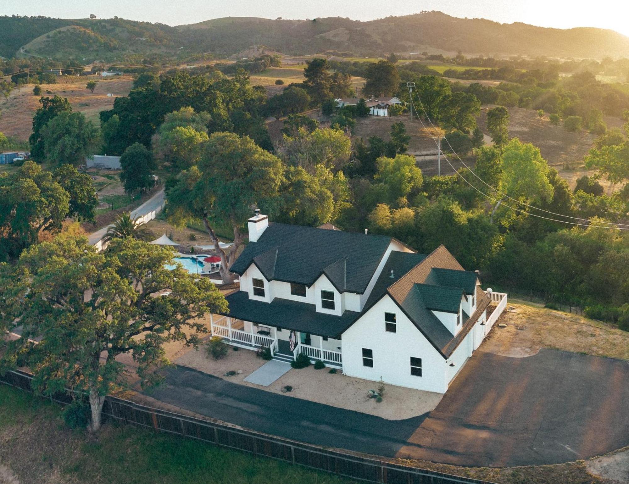 Wine Country Modern Farmhouse With Heated Pool, Hot Tub, Cybertruck Пасо Роблес Екстериор снимка